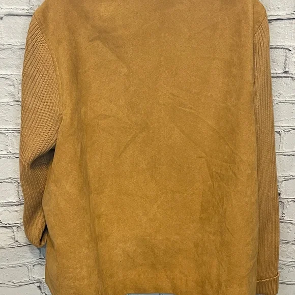 Studio Works Woman Suede Sweater/Coat with Magnetic Buttons -Size 18W - Picture 3 of 6